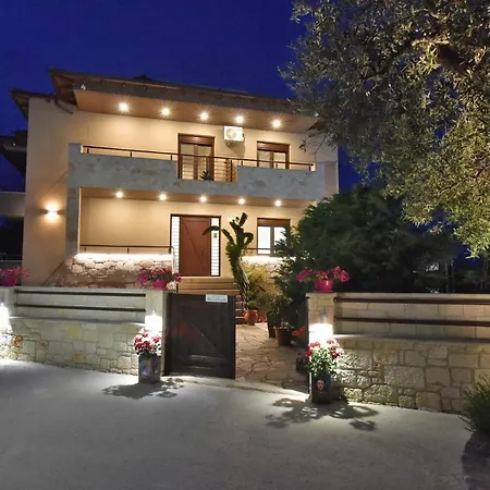 Sinodinos Deluxe アパート