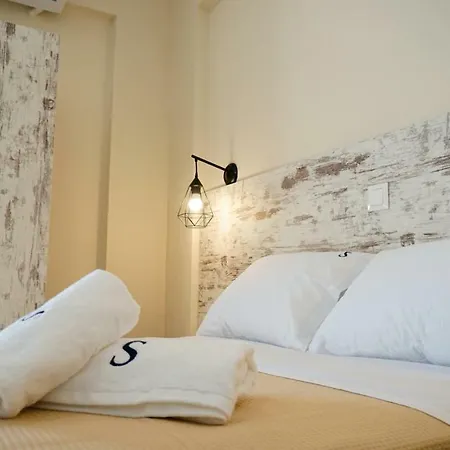 アパート Sinodinos Deluxe アフィトス